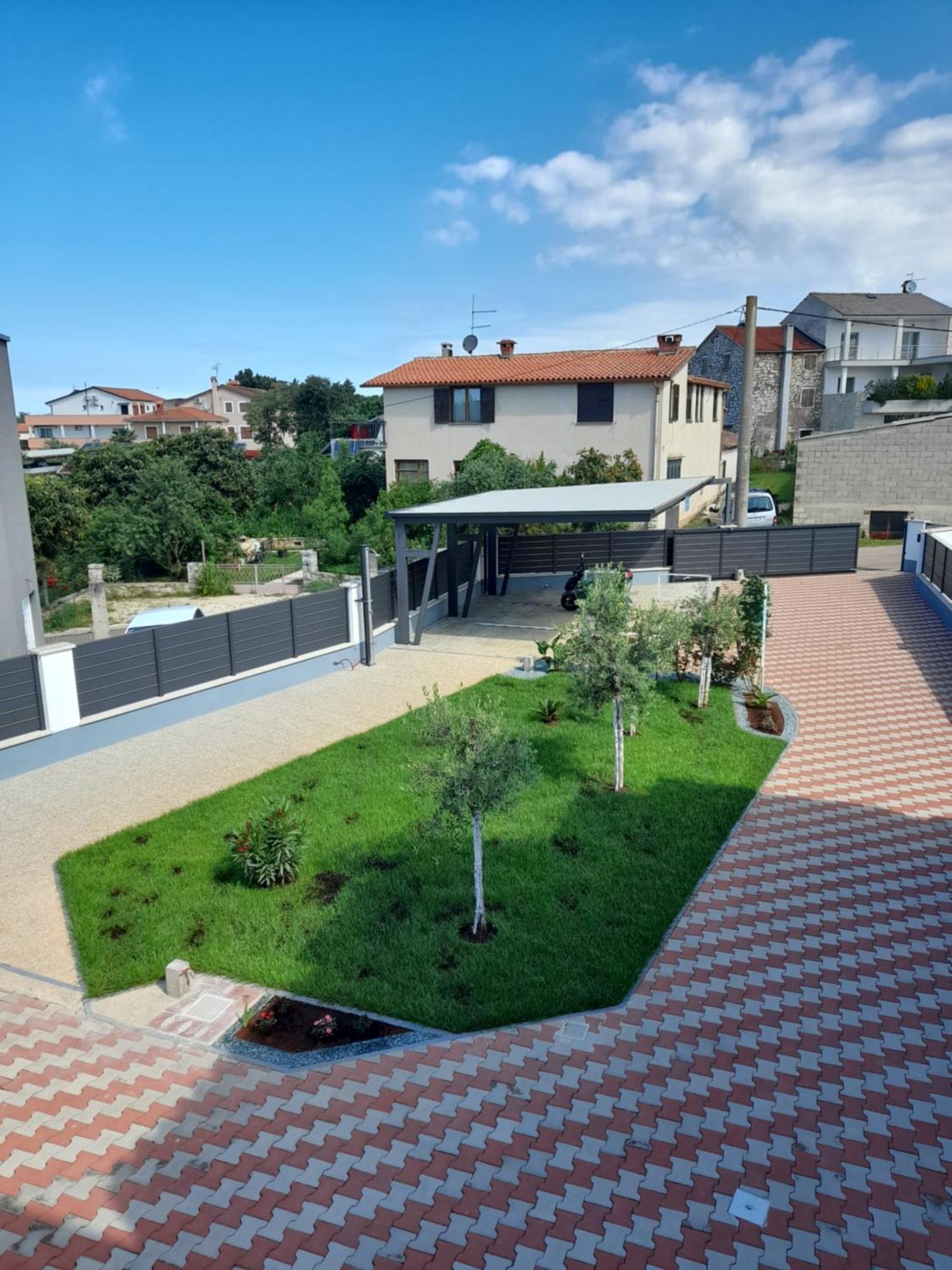 Apartments Donella Umag Exterior photo